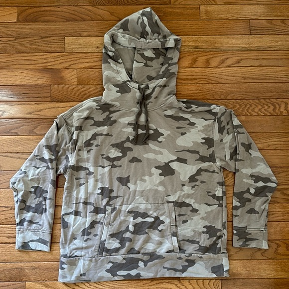 🤎 EUC Banana Republic Women’s Hoodie with Pocket camouflage size medium - Picture 1 of 9